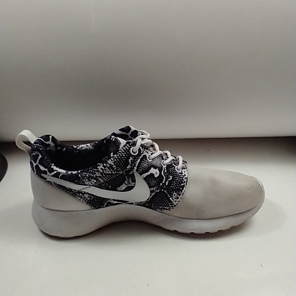 Nike Roche Run Running Shoes Women - Picture 6 of 12